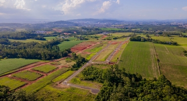 Imagem Longe dos centros urbanos, loteamentos reservados proporcionam conforto e descanso